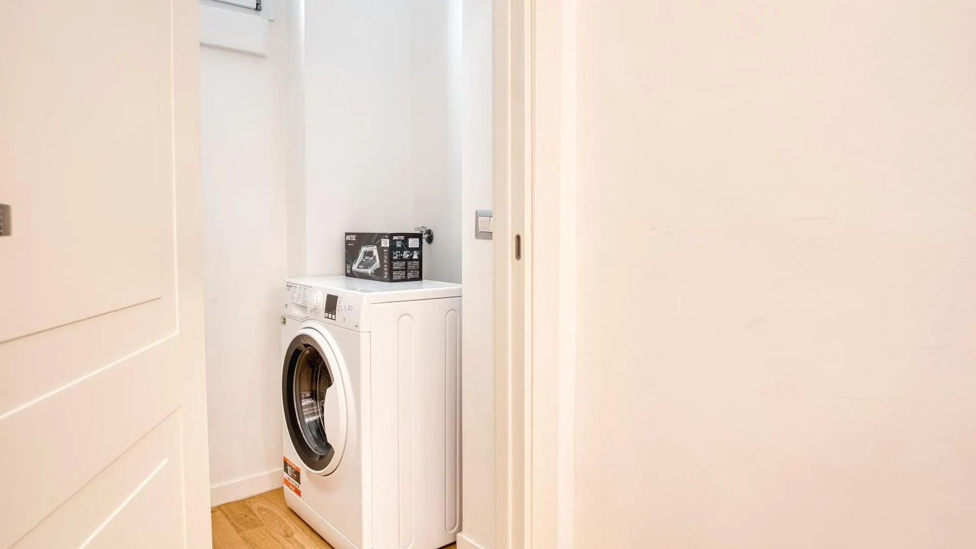 Walk To Navigli - Via Gola - 2 Bedrooms Apt Milan Italy
