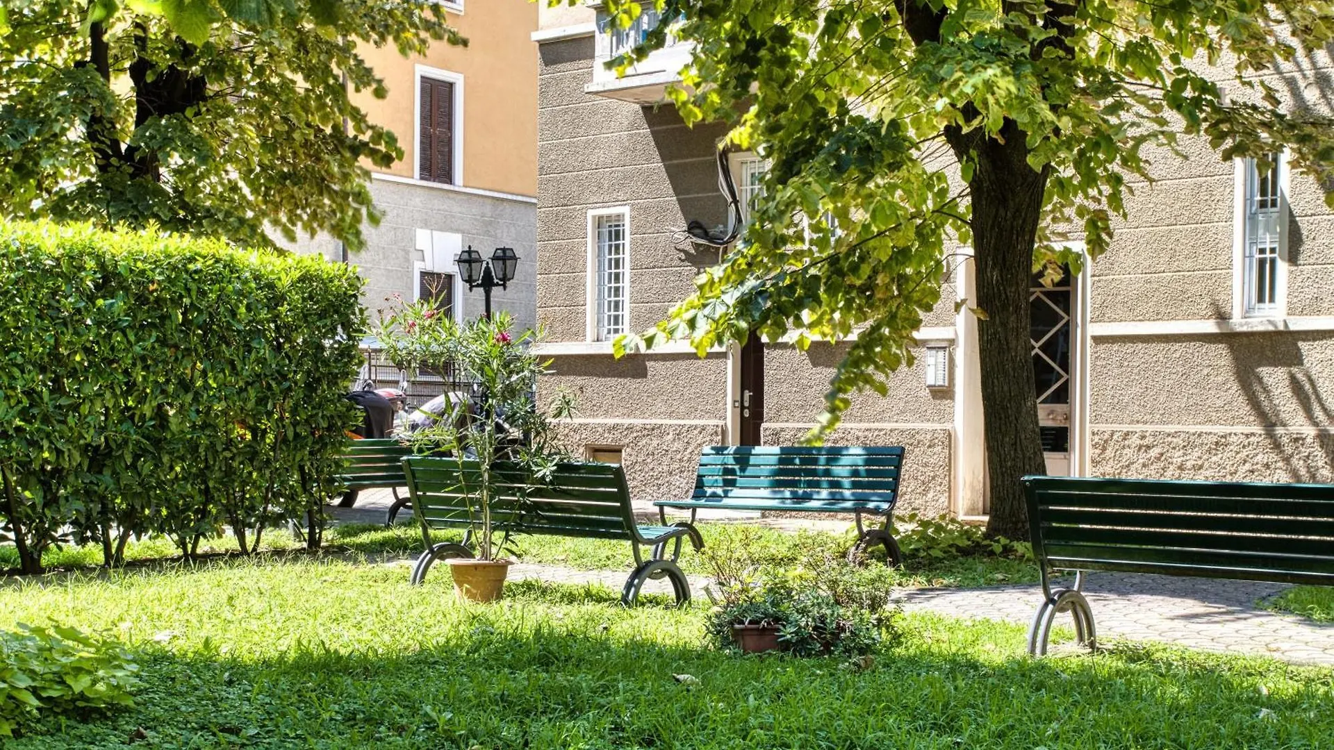 Walk To Navigli - Via Gola - 2 Bedrooms Apt Milan Italy