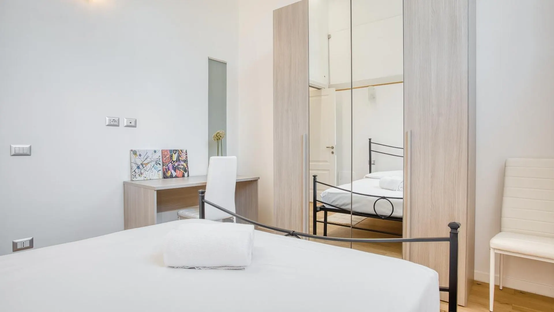 Walk To Navigli - Via Gola - 2 Bedrooms Apt Milan