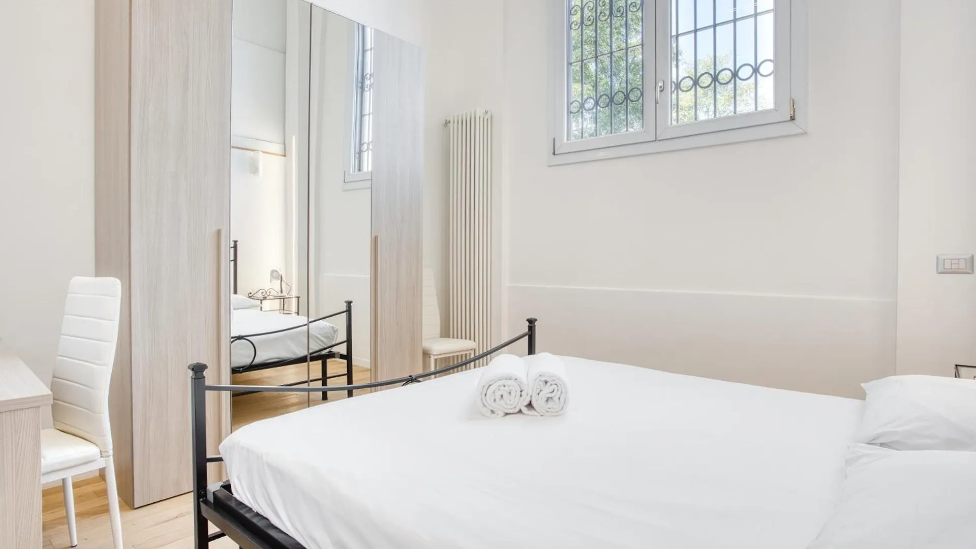 Walk To Navigli - Via Gola - 2 Bedrooms Apt Milan Apartment