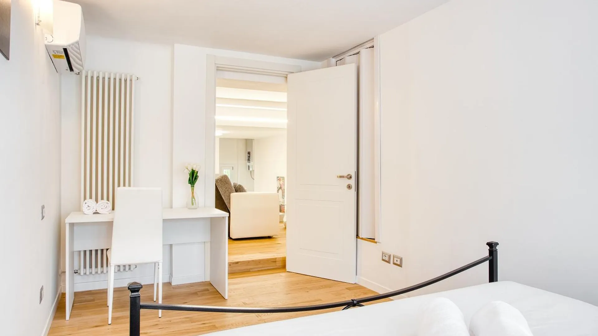 Apartment Walk To Navigli - Via Gola - 2 Bedrooms Apt Milan