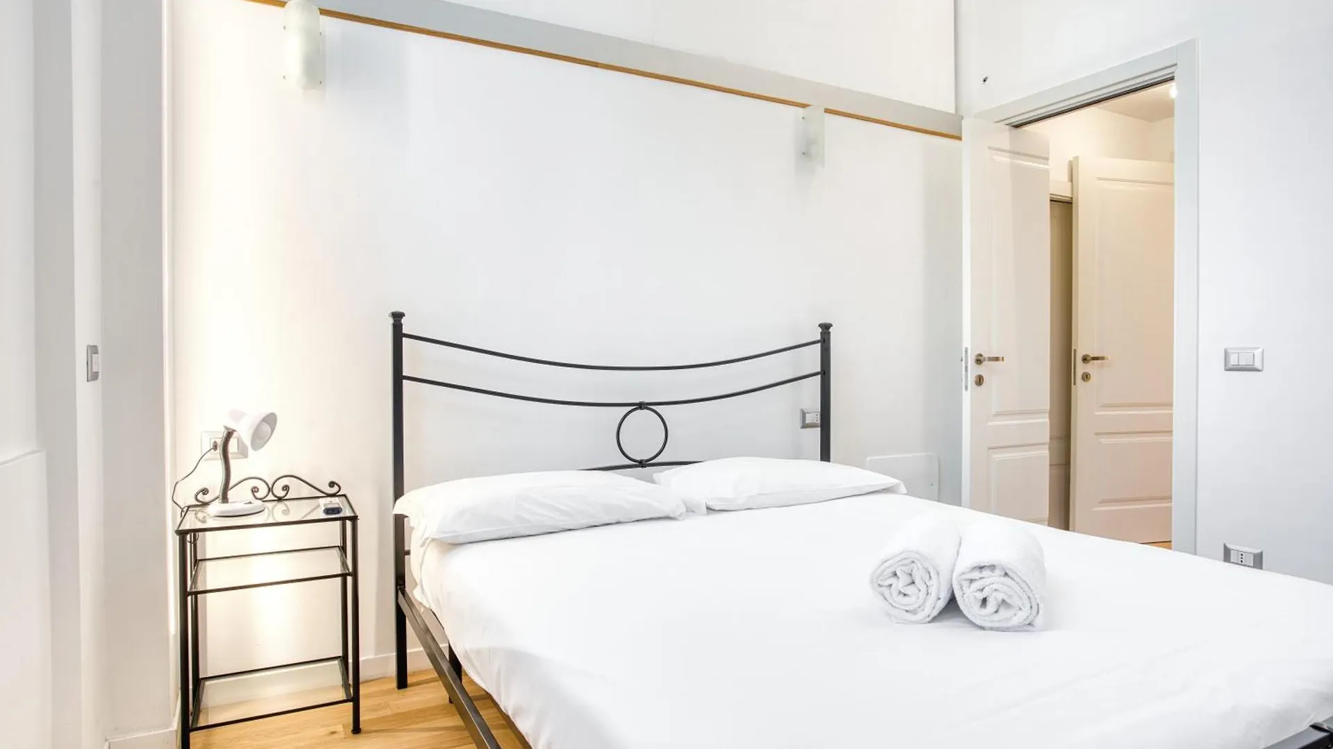 Walk To Navigli - Via Gola - 2 Bedrooms Apt Milan 0*,  Italy